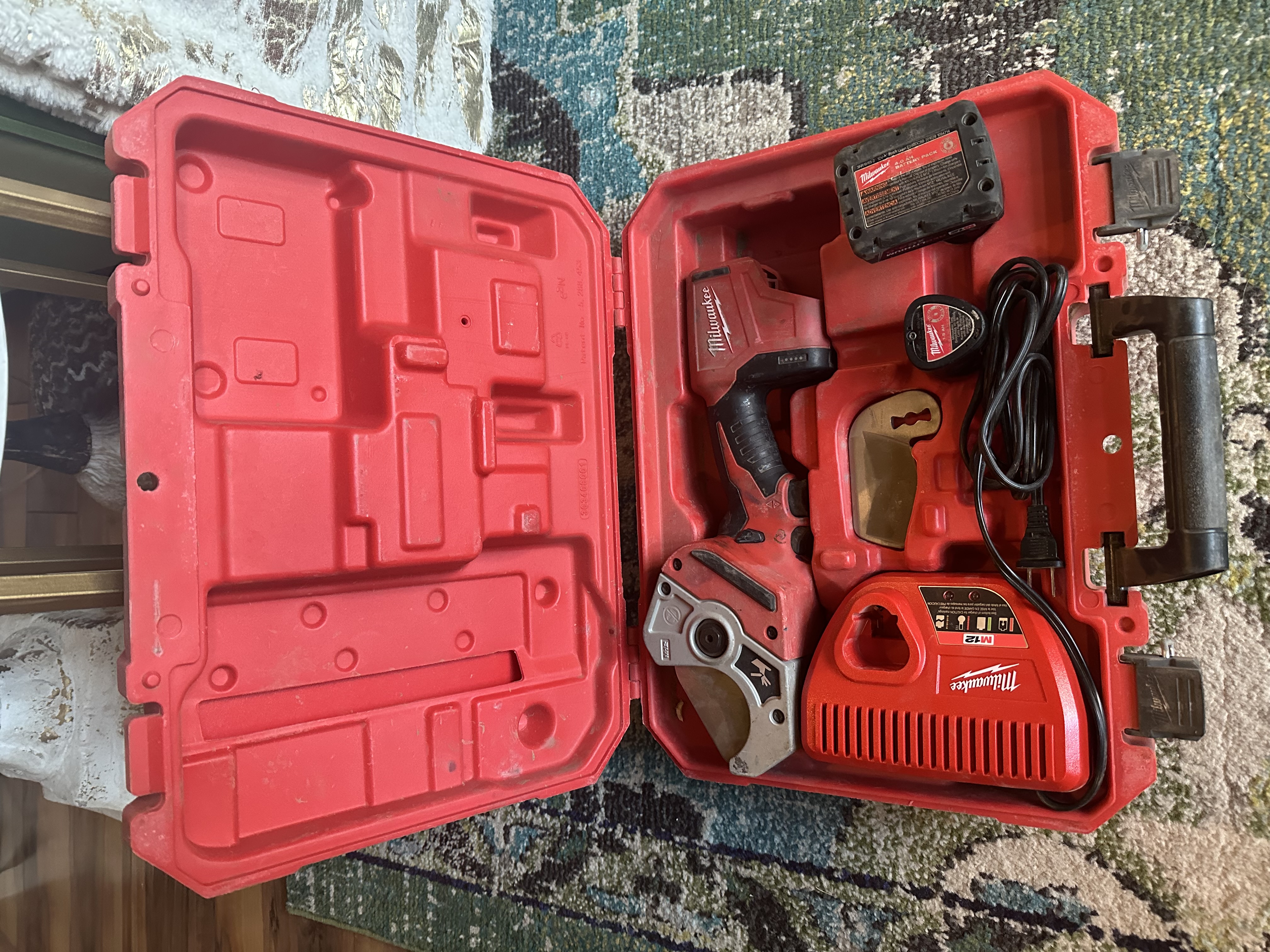 Milwaukee M12 cordless PVC Shear