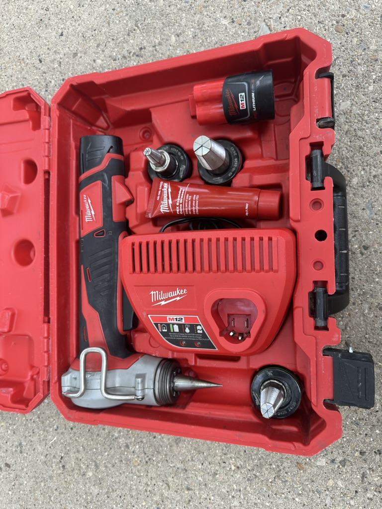 Milwaukee M12 ProPEX Expansion Tool Kit